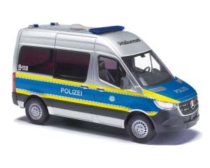 1/87 MERCEDES-BENZ SPRINTER KURZ HD POLIZEI M. 2018 (8/23) * 54057