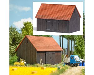 SCHEUNE MIT ZIEGELDACH UND DOPPEL-FLUGELTOR H0 1900