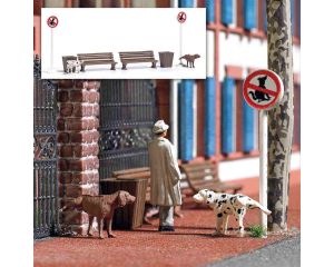 PINKELNDE HUNDE H0 7895