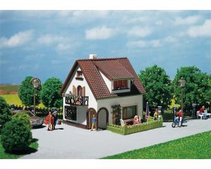 1/87 HUIS MET DAKKAPEL 130200