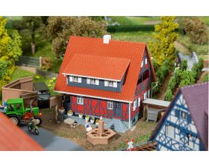 1/87 VAKWERKHUIS MET WATERPUT 130587