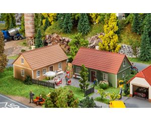 1/87 2 DORPSHUISJES 130607