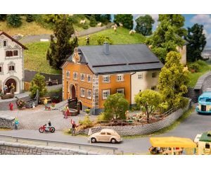 1/87 TRADITIONEEL ENGADINER HUIS 130661