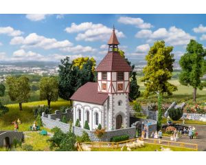 1/87 DORPSKERK MET KERKHOF 130679