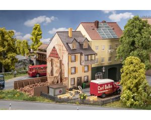 1/87 OUD HERENHUIS MET SCHUTTING 130692
