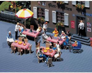 1/87 4 TAFELS EN 24 STOELEN 180442