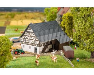 1/160 BOERDERIJ MET DECORATIEF VAKWERK 232190