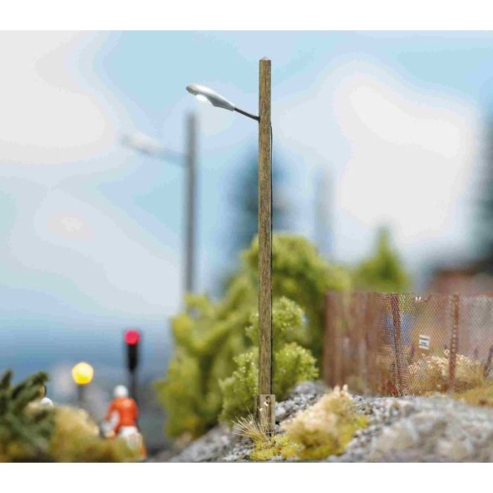 LAMPE MIT HOLZMAST H0 4154