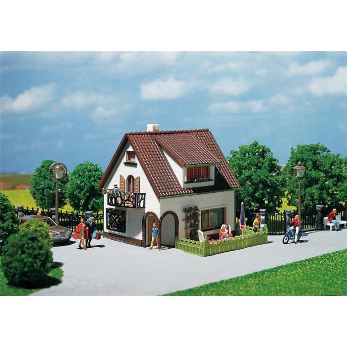 1/87 HUIS MET DAKKAPEL 130200