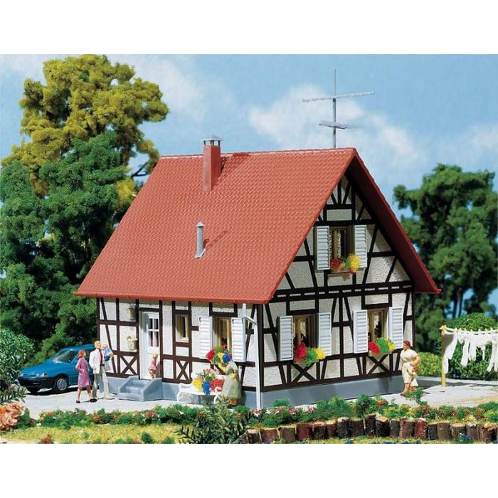 1/87 VRIJSTAAND HUIS IN VAKWERK 130222