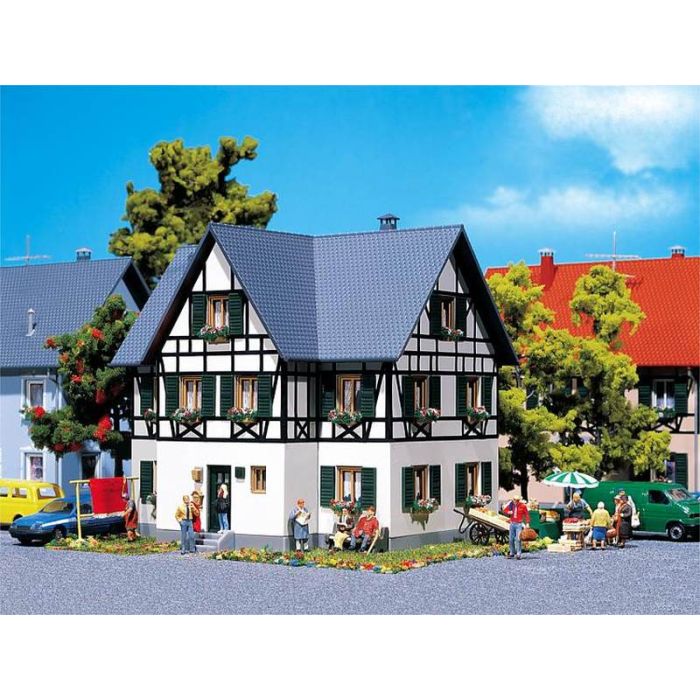 1/87 DUBBELGEZINSHUIS MET VAKWERK 130259