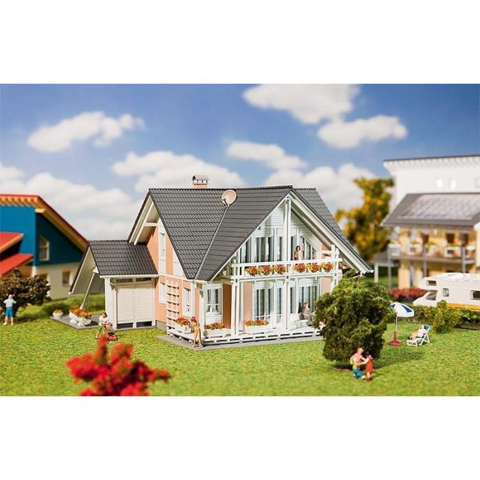 1/87 HUIS PRESTIGE 130394