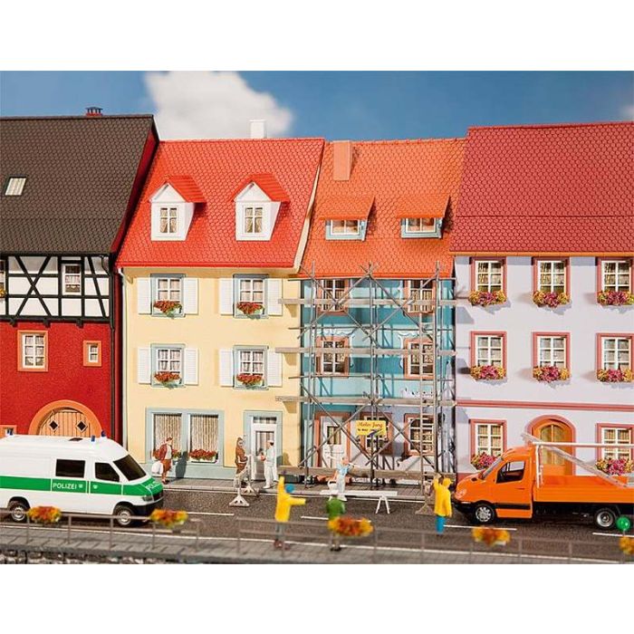 1/87 2 STADWONINGEN MET SCHILDERSSTEIGER 130494