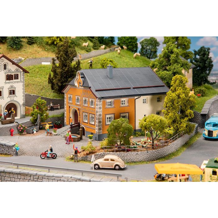 1/87 TRADITIONEEL ENGADINER HUIS 130661