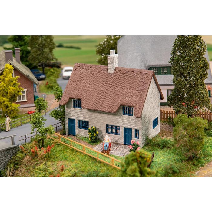 1/87 HUIS MET RIETEN DAK 131322