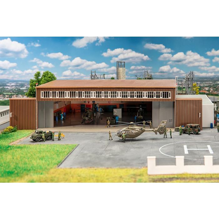 1/87 HANGAR MET HELIKOPTER 144111