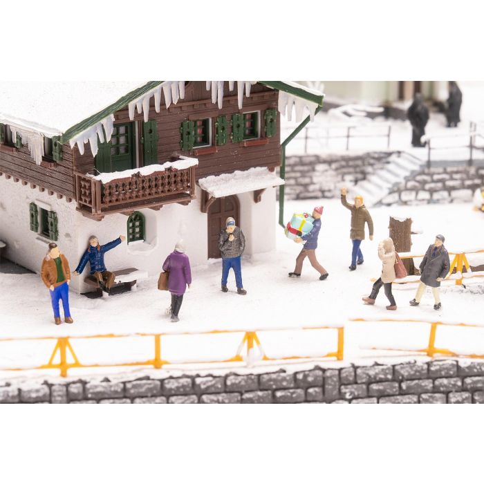 1/87 PASSERS-BY IN WINTER 151711