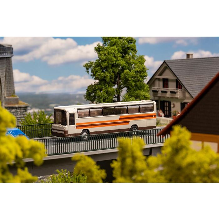 1/87 MB BUS O 303 RHD COACH (WIKING) 161441