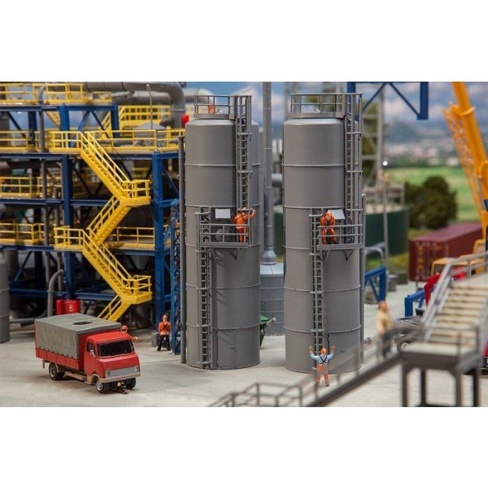 1/87 INDUSTRIELE HOGE TANK 180330