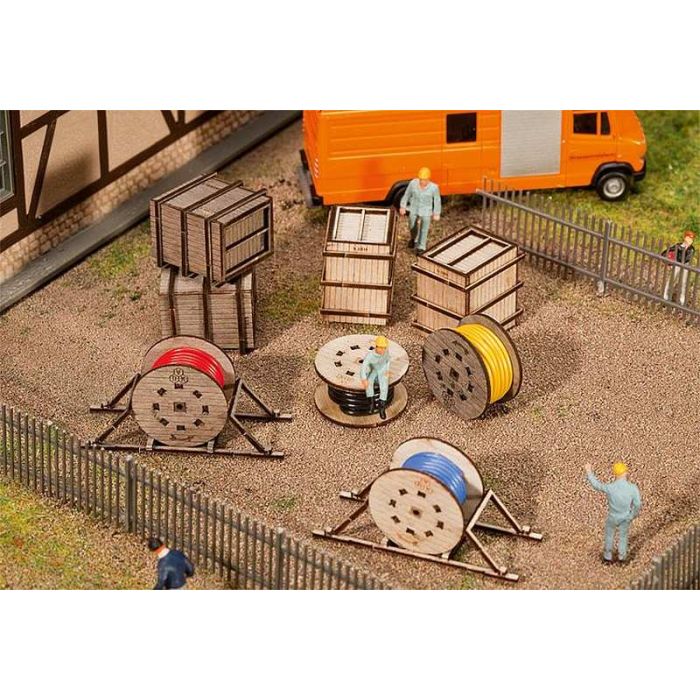 1/87 TRANSPORTKISTEN EN GROTE KABELROLLEN 180617