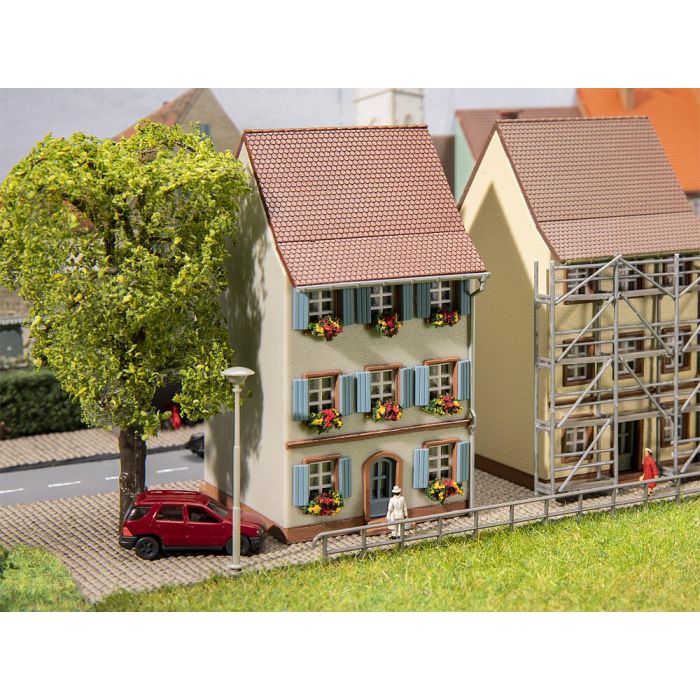 1/160 OUD HERENHUIS MET VENSTERLUIKEN 232176