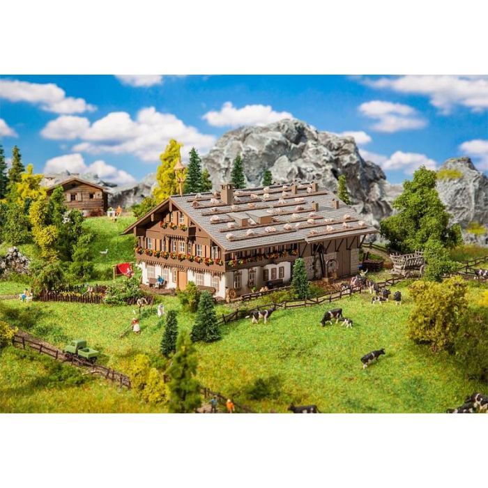 1/160 GROTE ALPEN BOERDERIJ MET SCHUUR 232199