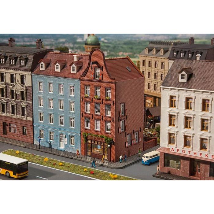 1/160 STADHUIS MET SIGARENWINKEL 232335