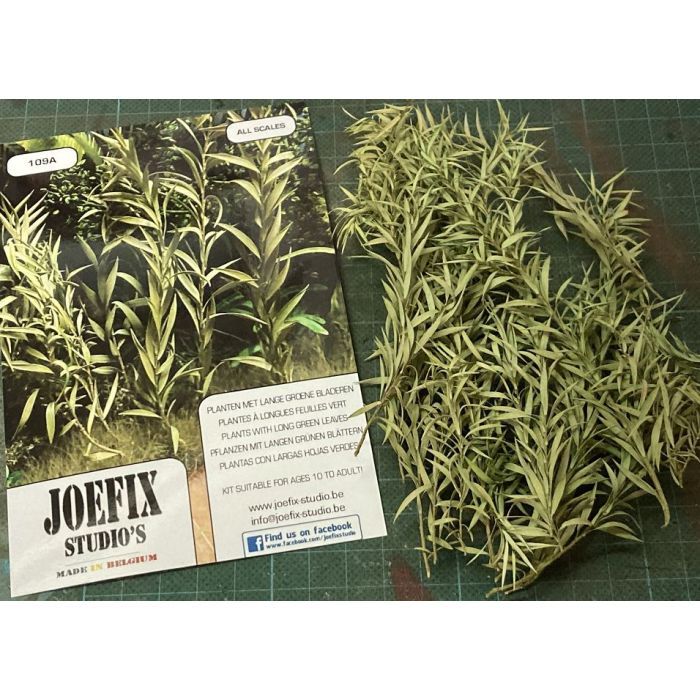 1/35 PLANTS WITH LONG GREEN LEAFS (2/24) * 109A