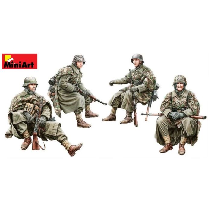 1/35 GERMAN TANK RIDERS WINTER UNIFORM 1944-45 35370
